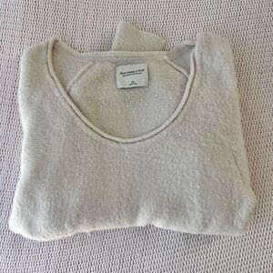 Abercrombie Soft A&F Cream V-Neck Sweater Size XS